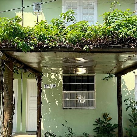 Casa verde no centro de Parati Exterior foto