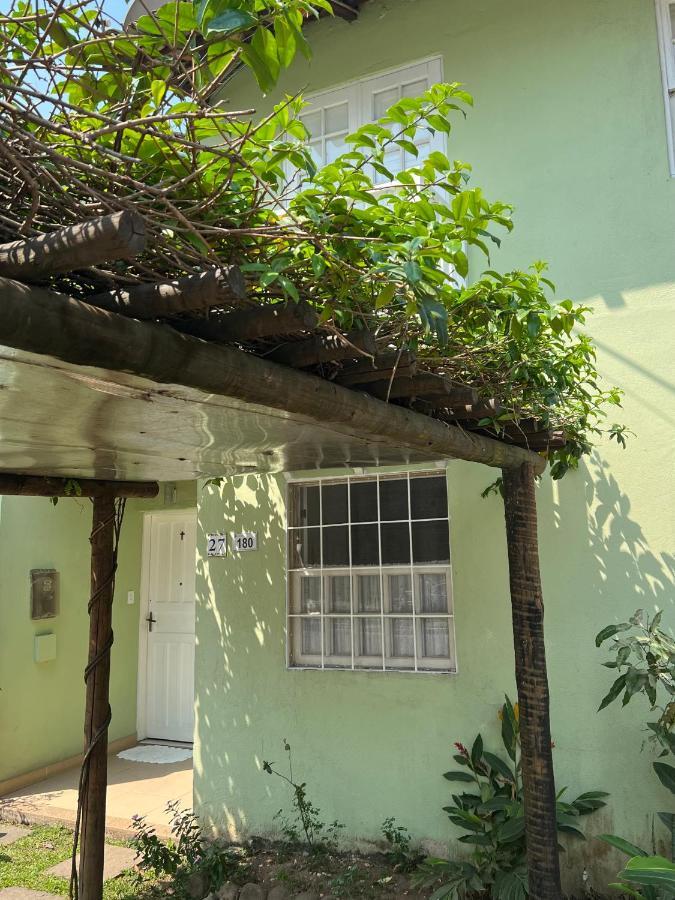 Casa verde no centro de Parati Exterior foto